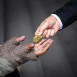 Memperlihatkan Sedekah di Media Sosial, Bolehkah?